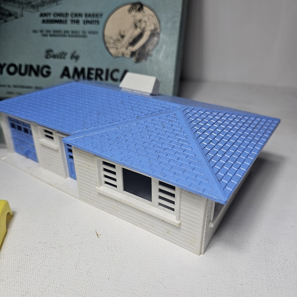 Plasticville USA Young America CH-9 Community Church Set with Ranch House - Picture 8 of 15